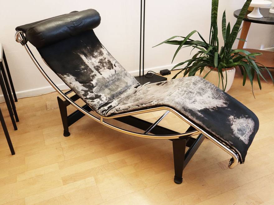 lc4-peau-poulain-1960-cassina galerie odile vevey