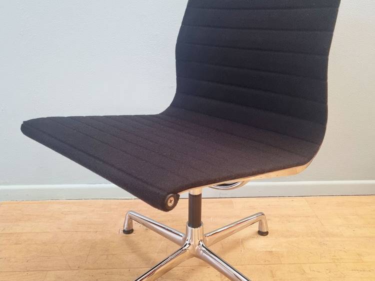 alu-chair-107 eames galerie odile vevey