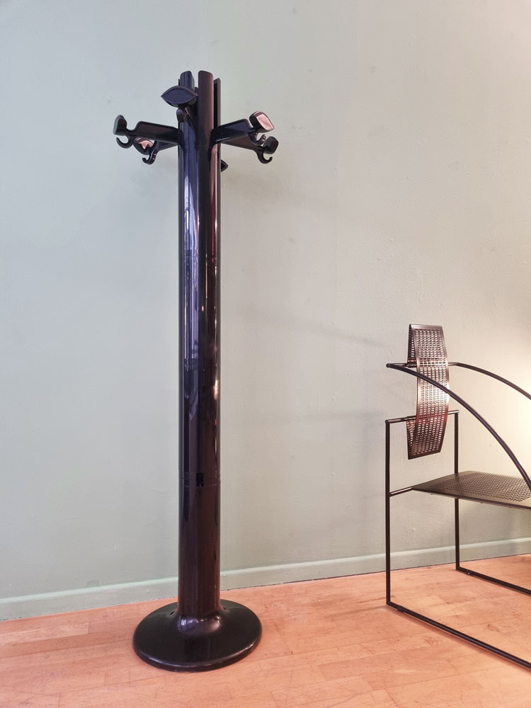 piretti-porte-manteau-noir galerie odile vevey